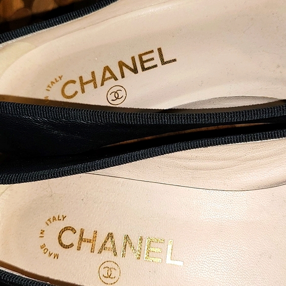 CHANEL Black Cap Toe Pumps Sz. 41 - Picture 3 of 9